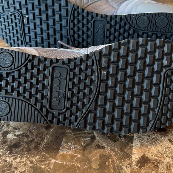 NWOT-Womans Diadora Tennis Shoe - Picture 4 of 6